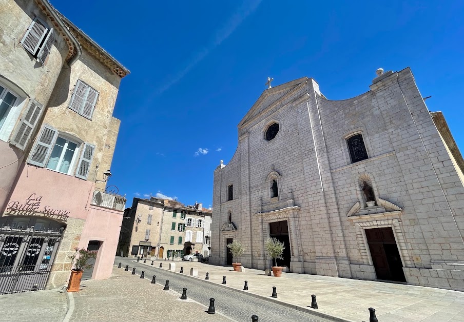 Maison de nature, Lorgues à Lorgues (Var 83)