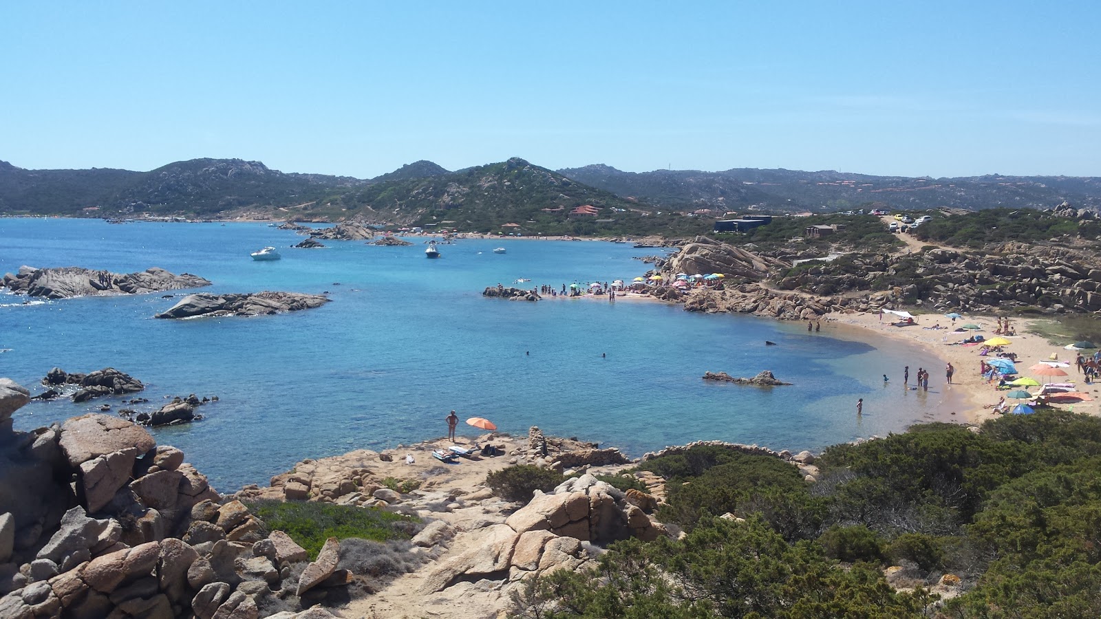 Foto av Spiaggia dello Strangolato omgiven av berg