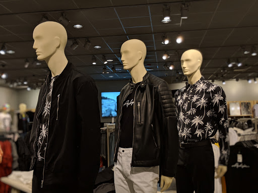 Clothing Store «H&M», reviews and photos, 37700 W 6 Mile Rd, Livonia, MI 48152, USA