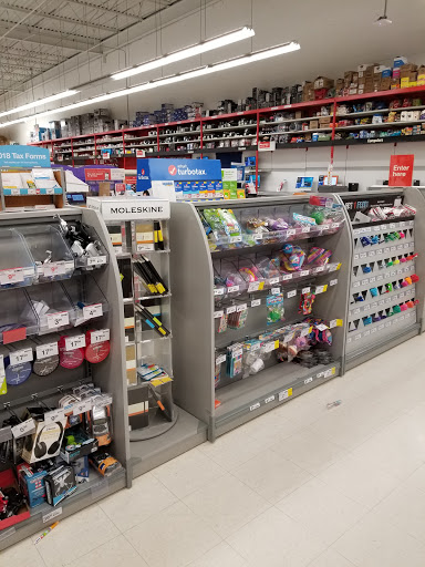 Office Supply Store «Staples», reviews and photos, 547 River Rd, Edgewater, NJ 07020, USA