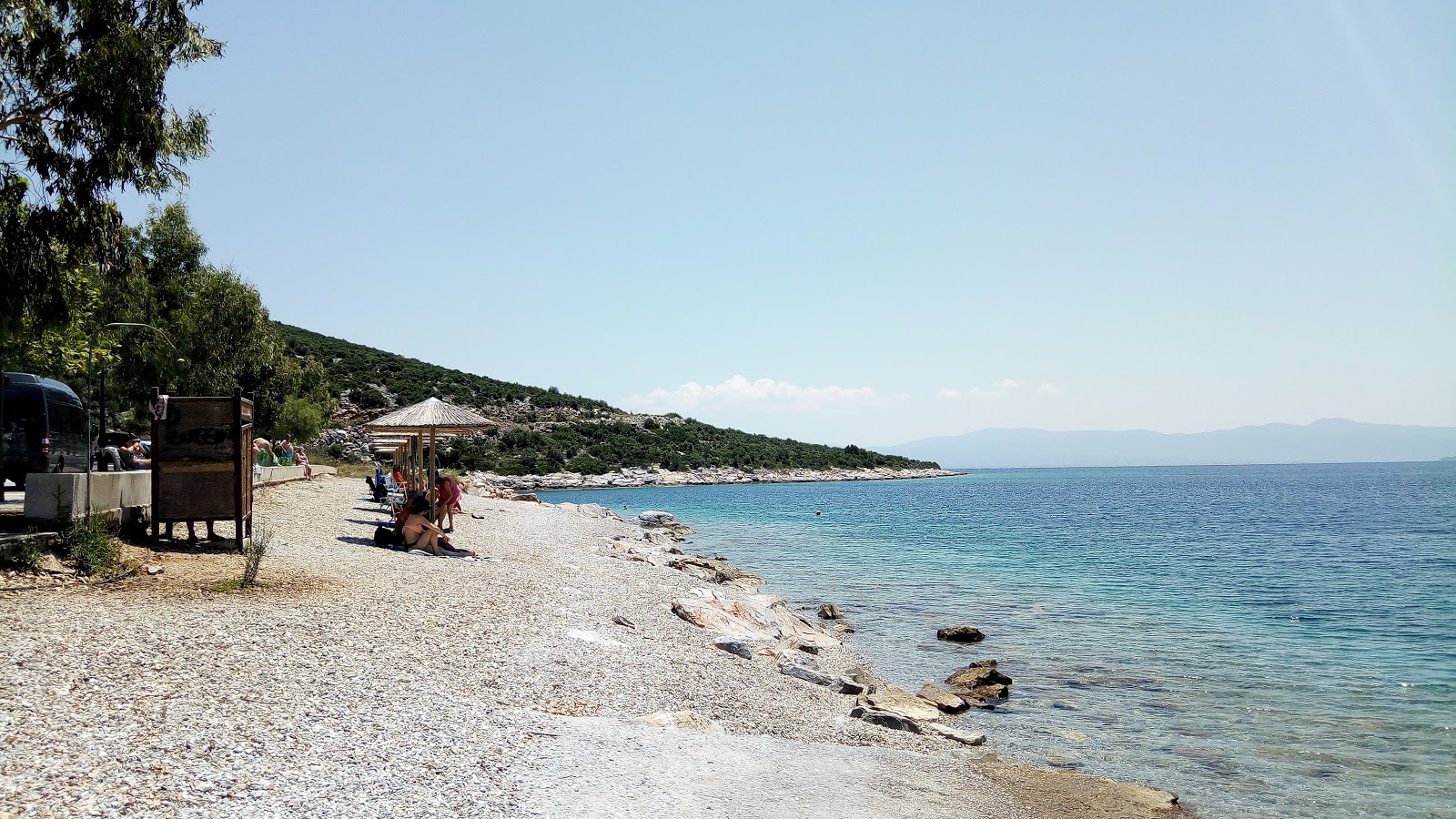 Foto af Agios Kiriaki beach beliggende i naturområde