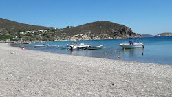 Foto di Paralia Kampos sorretto da scogliere