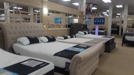 Furniture Store «Raymour & Flanigan Furniture and Mattress Store», reviews and photos, 1400 Rocky Run Pkwy, Wilmington, DE 19803, USA