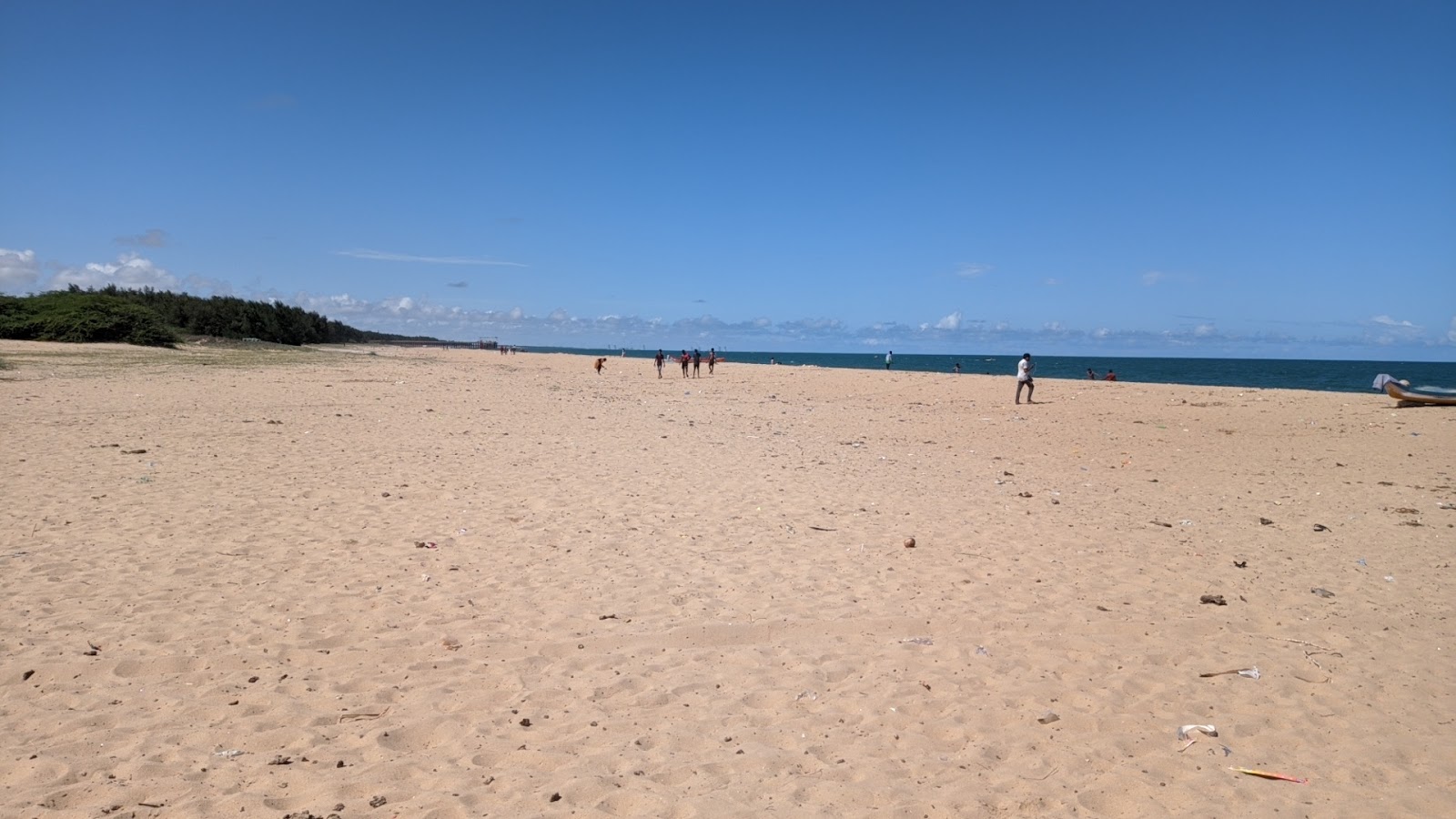 Foto di Tupilipalem Beach con parzialmente pulito livello di pulizia