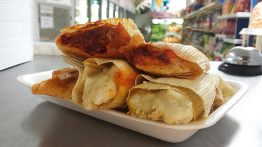 Latin American Restaurant «La Union Supermarket», reviews and photos, 485 Sheridan Rd, Highwood, IL 60040, USA