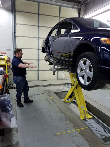 Auto Body Shop «Oakdale Collision Center», reviews and photos, 1040 Gershwin Ave N, Oakdale, MN 55128, USA