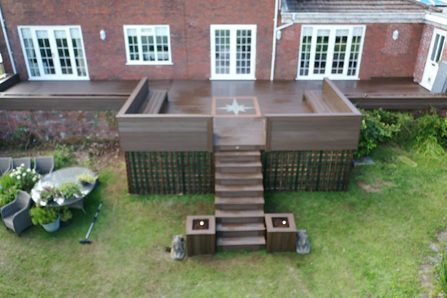 http://www.simonthomasdeckanddesign.co.uk/