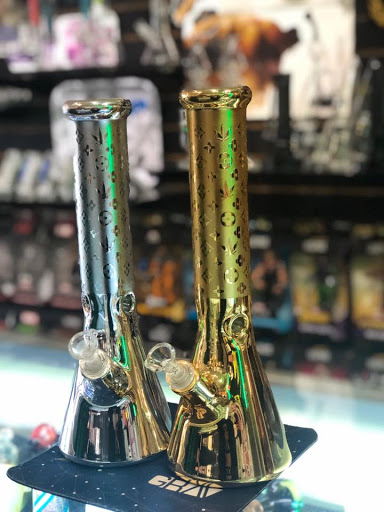 Tobacco Shop «Heights Head Smoke Shop», reviews and photos, 6412 N Main St b, Houston, TX 77009, USA