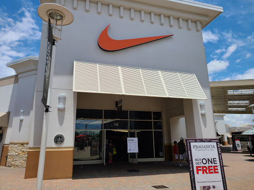 Clothing Store «Nike Factory Store», reviews and photos, 2950 I-20 Frontage Rd #755, Grand Prairie, TX 75052, USA