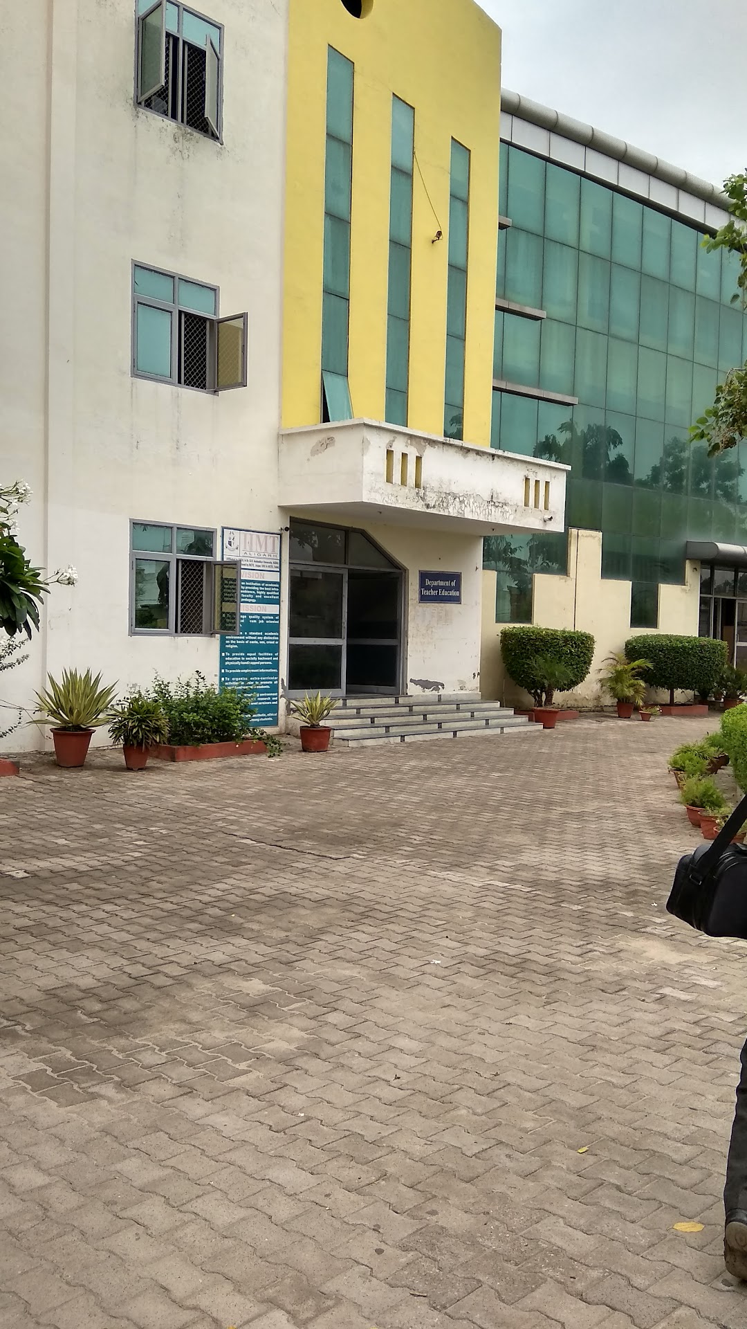 INSTITUTE OF INFORMATION MANAGEMENT & TECHNOLOGY