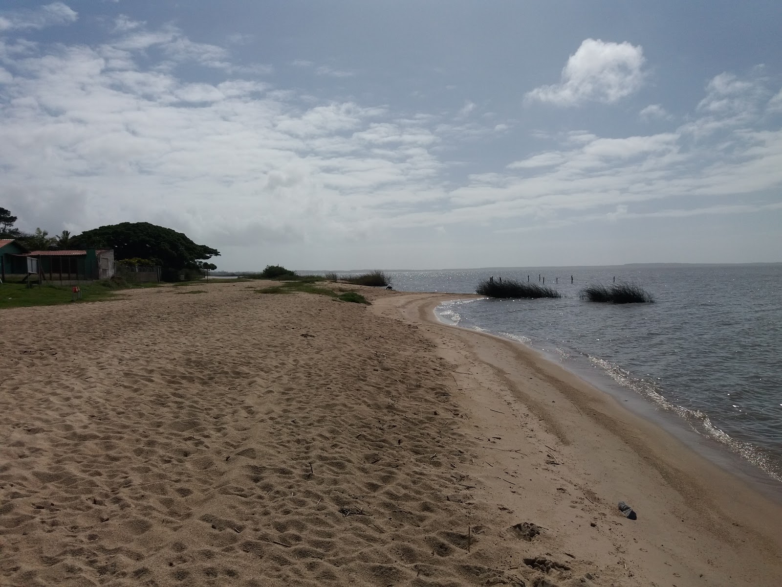 Foto von Prainha do "U" - Balneario Rebelo Beach - beliebter Ort unter Entspannungskennern