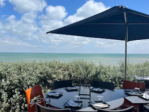Photo n°25 de La Cabane Oceane : Nº9 Le Bar à Huîtres et La Boutique à La Flotte ()