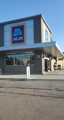 Supermarket «ALDI», reviews and photos, 425 S Randall Rd, Algonquin, IL 60102, USA