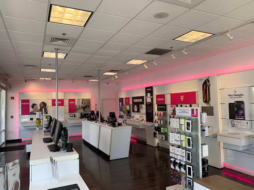 Cell Phone Store «T-Mobile», reviews and photos, 421 Pioneer Ave Suite A, Woodland, CA 95776, USA