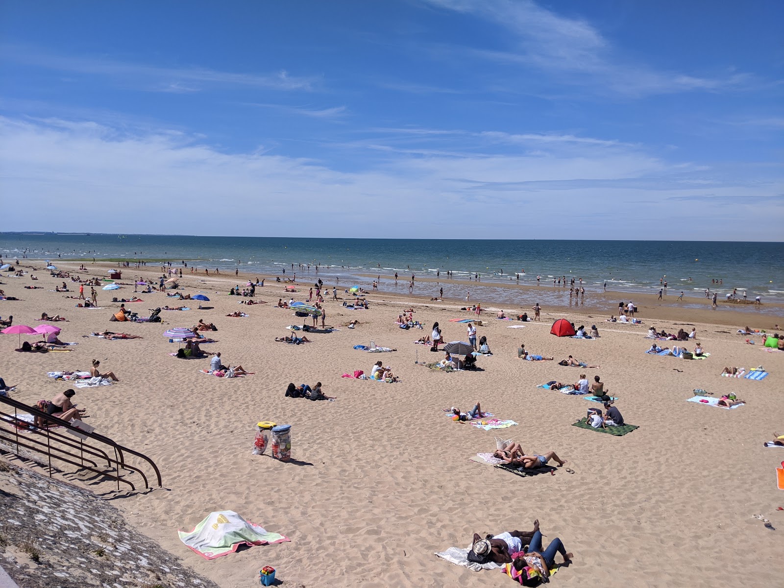 Foto von Cabour Strand mit lange, gerade küste