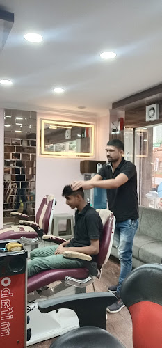 Classic Men's Salon Bengaluru, Byatarayanapura Cmc And Og Part