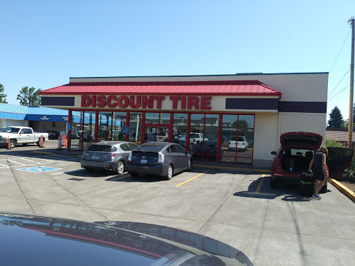 Discount Tire Store - Salem, OR, 1890 Lancaster Dr NE, Salem, OR 97305, USA, 