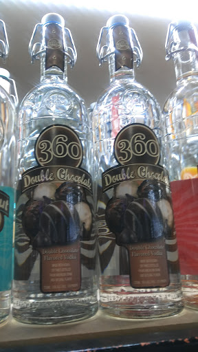 Liquor Store «River Cut Rate Liquor», reviews and photos, 327 Cadiz St, Dallas, TX 75207, USA