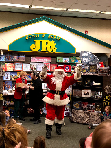 Book Store «Barnes & Noble», reviews and photos, 392 State Road Route 6, North Dartmouth, MA 02747, USA