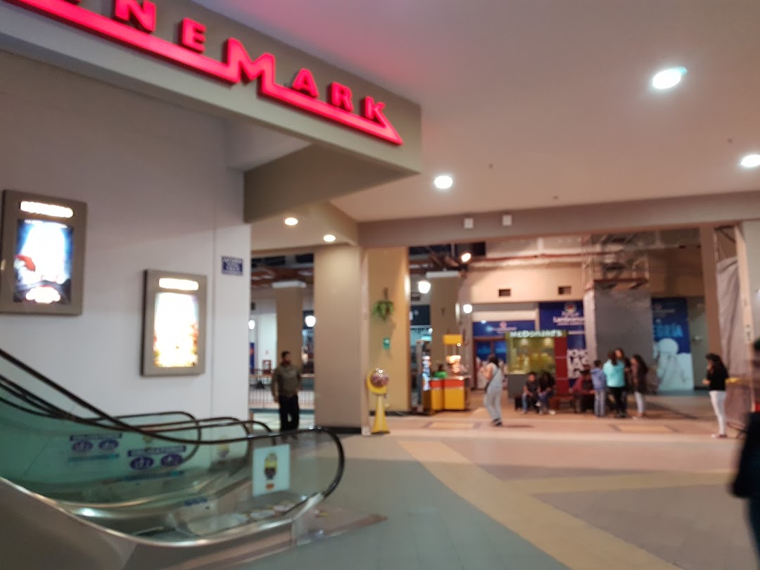 Mall Parque Lambramani