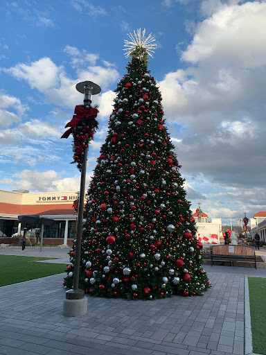 Shopping Mall «Wrentham Village Premium Outlets», reviews and photos, 1 Outlet Blvd, Wrentham, MA 02093, USA