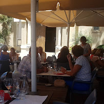 Atmosphère du Restaurant de fruits de mer Au Poisson Bleu à Sète - n°1