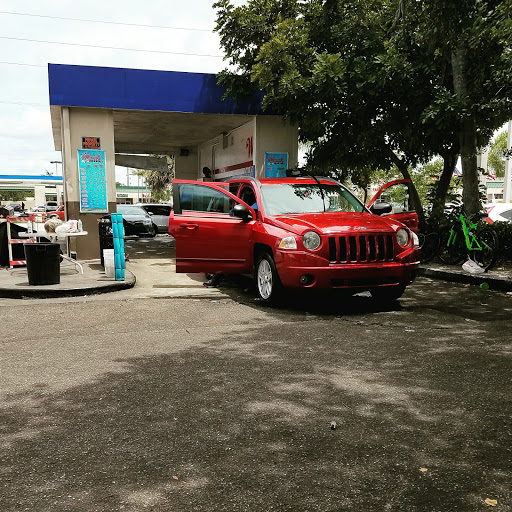 Exquisite Touch Car Wash en Hollywood