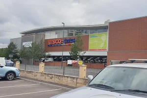 Tesco Extra image