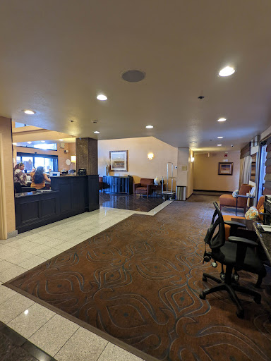 Hotel «Holiday Inn Express Union City», reviews and photos