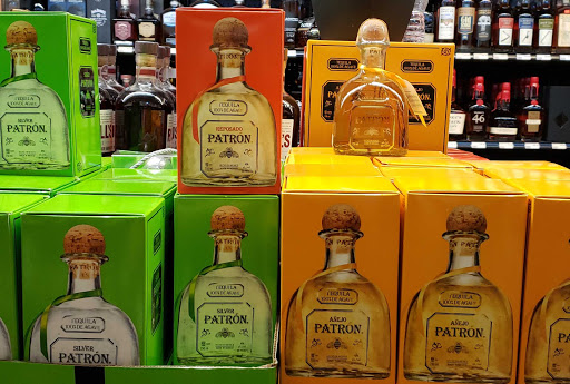 Liquor Store «Liquor Barn», reviews and photos, 287 E Dundee Rd, Wheeling, IL 60090, USA