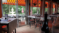Atmosphère du Restaurant français La Taille Rouge à Couddes - n°11