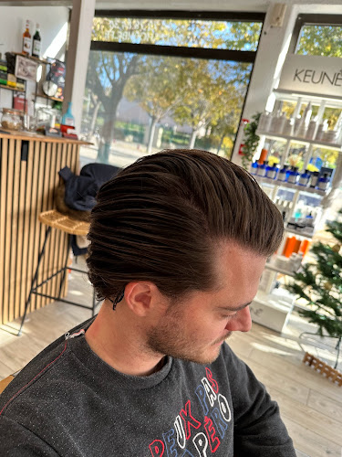 Comentarii opinii despre Le Shop - Hairdresser - Barber - Coffee