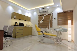 Dentist Dr.Nitin Chakravarathy image