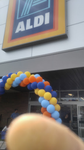 Supermarket «ALDI», reviews and photos, 4833 Oakton St, Skokie, IL 60077, USA