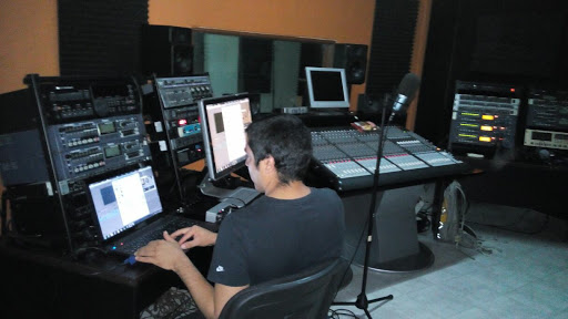 Uxmalase Escuela De Audio y Producción Musical