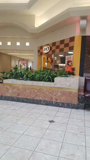 Shopping Mall «Oakland Mall», reviews and photos, 412 W 14 Mile Rd, Troy, MI 48083, USA