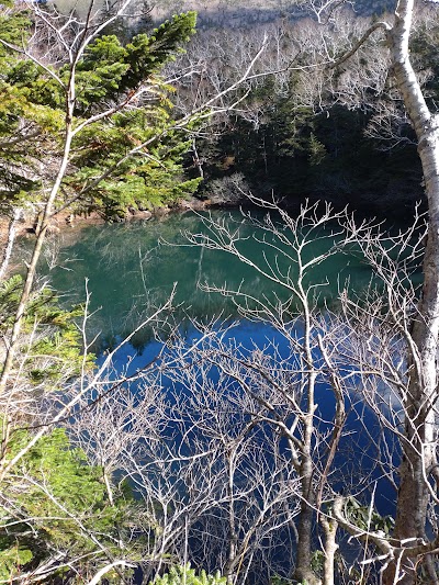 御釜湖