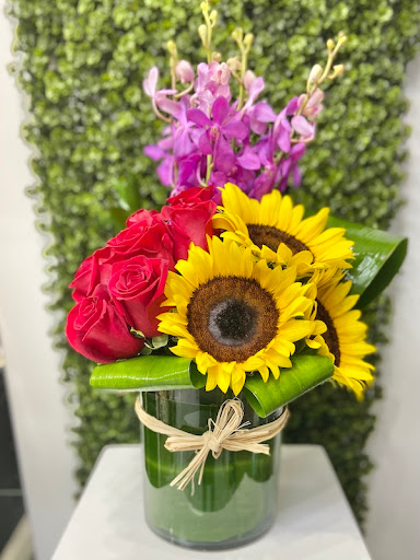 Florist «More Than Flowers», reviews and photos, 109 SE 2nd St, Miami, FL 33131, USA