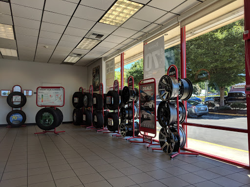 Tire Shop «Discount Tire Store - Kirkland, WA», reviews and photos, 12410 NE 124th St, Kirkland, WA 98034, USA