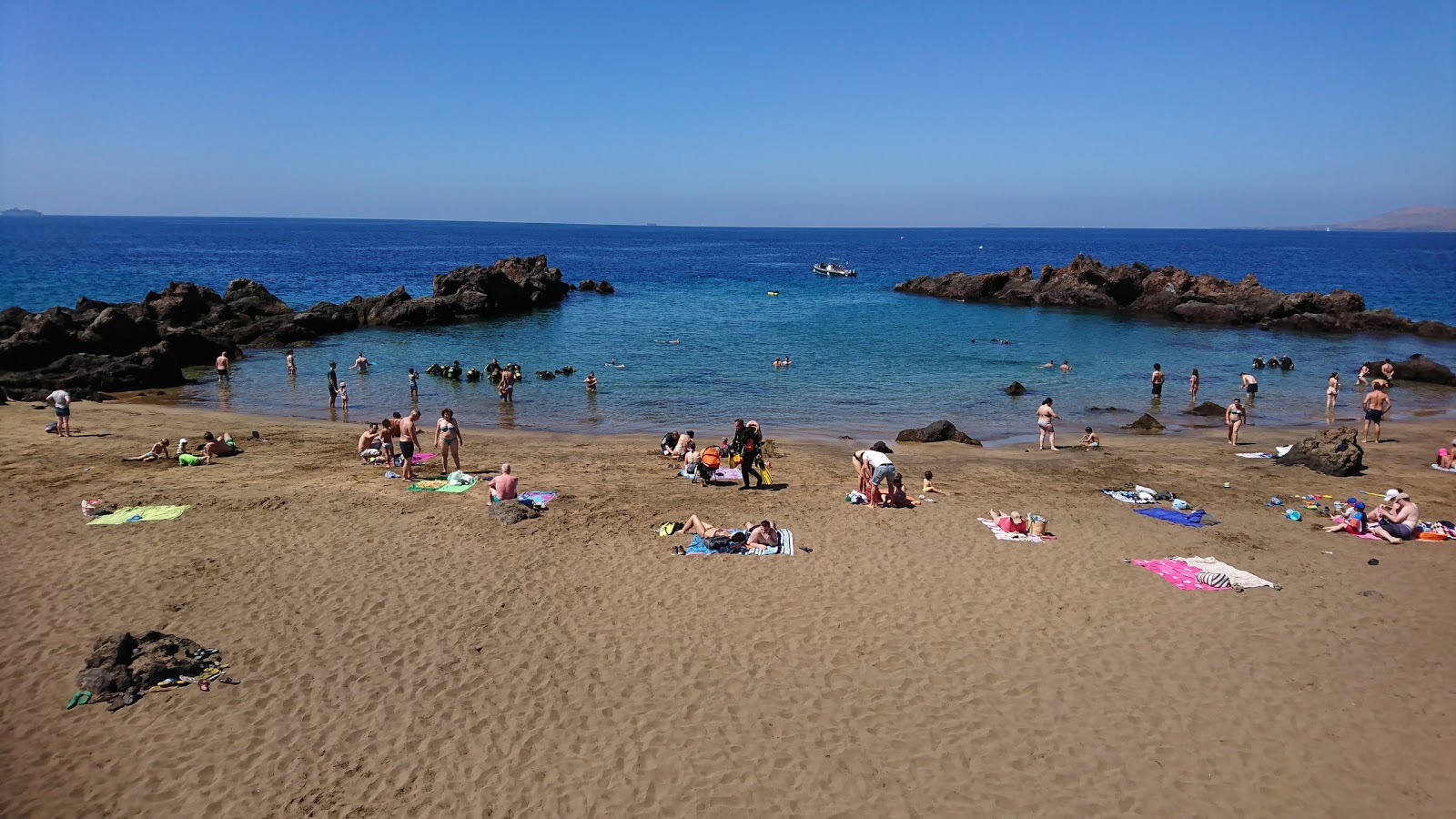 Photo de Plage de Playa Chica - endroit populaire parmi les connaisseurs de la détente