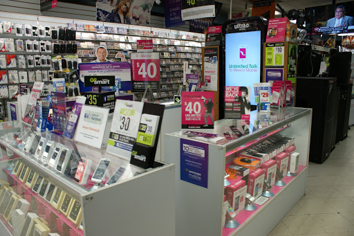 Electronics Repair Shop «Jalisco Electronics», reviews and photos, 1933 W Chicago Ave, Chicago, IL 60622, USA