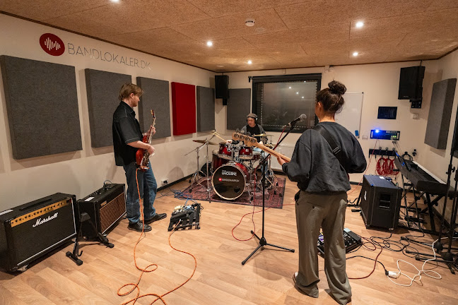 http://www.bandlokaler.dk/