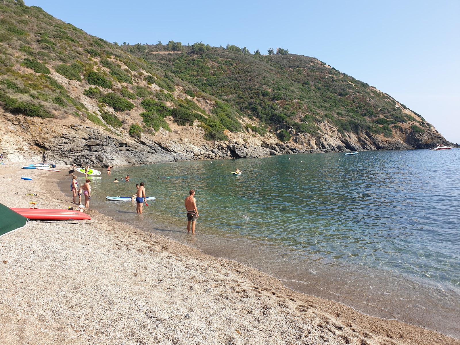 Foto von Remaiolo Strand mit kleine, braune kiesel Oberfläche
