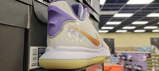 Shoe Store «Shoe Carnival», reviews and photos, 2105 N Prospect Ave, Champaign, IL 61822, USA