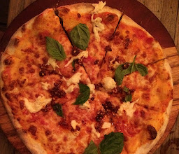 Hank's Pizza & Liquor photo