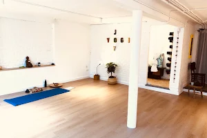 Studio Yoga Yogijoy image