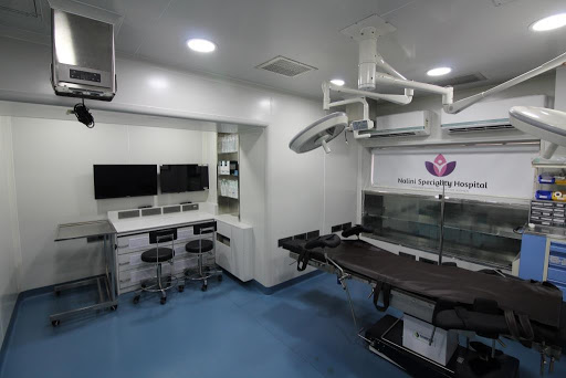 Dr. Vivek Salunke & Dr. Shinjini Pande (Nalini Speciality Hospital) (3D Laparoscopy Centre In Mumbai)