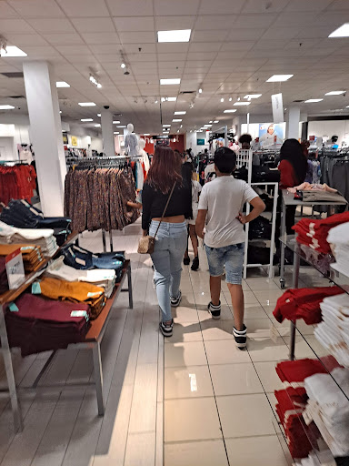 Clothing Store «Aéropostale», reviews and photos, 200 Baychester Ave, Bronx, NY 10475, USA