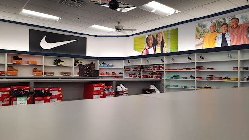 Shoe Store «Shoe Show Mega Store», reviews and photos, 941 N Dupont Blvd #6, Milford, DE 19963, USA