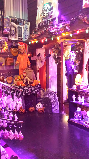 Costume Store «The Holiday Store», reviews and photos, 301 Commerce Ct d, Winter Haven, FL 33880, USA
